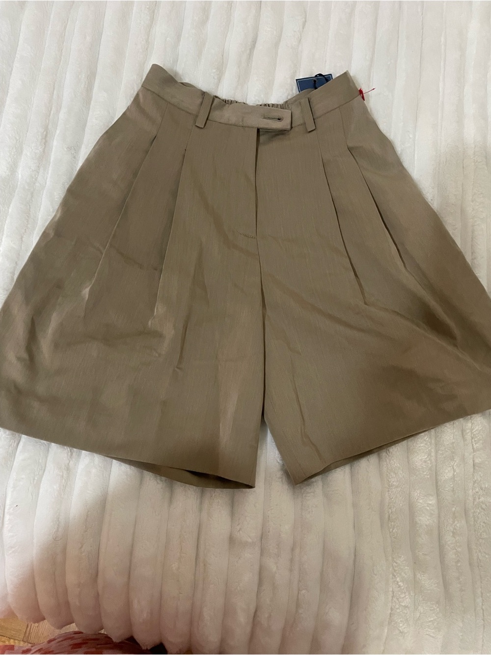 JINC High-Waist Pleated Women’s Shorts in Khaki